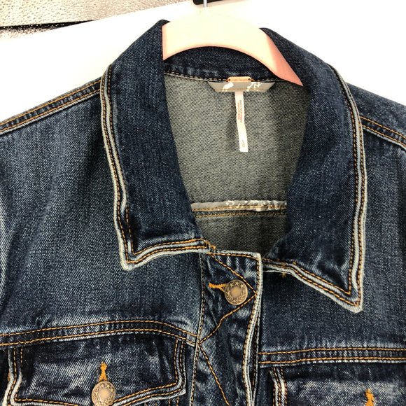 Free People blue denim jacket crop length long sleeves medium blue wash L - Picture 13 of 15